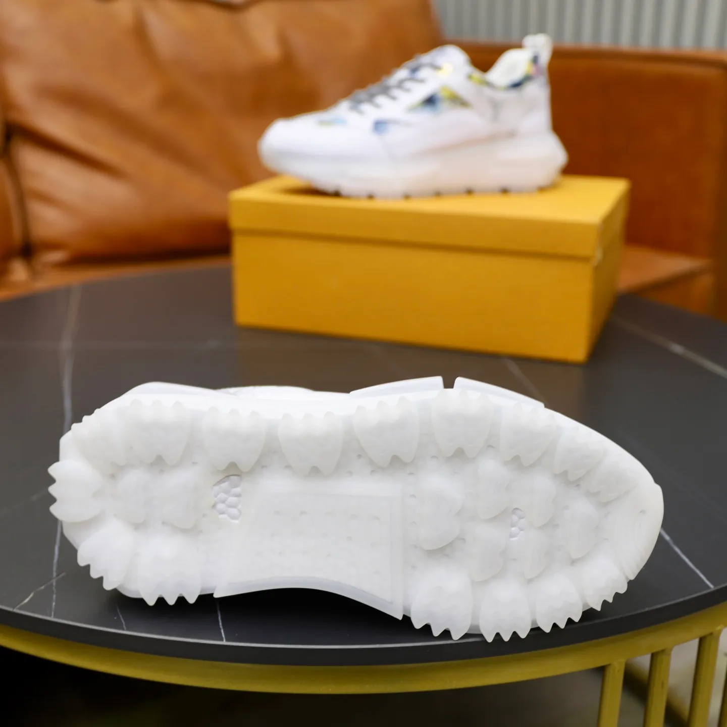 Ex-factory price: 462💰🙅‍♂️🙅‍♂️🙅‍♂️ Brand: LV Louis Vuitton Standard code: 38-44 (45 customized) Grade: Same as the official website Material: Original material splicing Comfortable and breathable lining Lightweight and wear-resistant sports outsole Style category: Men's fashionable casual shoes Running sneakers Distinguished luxury brand elements Top luxury Color: actual picture color
